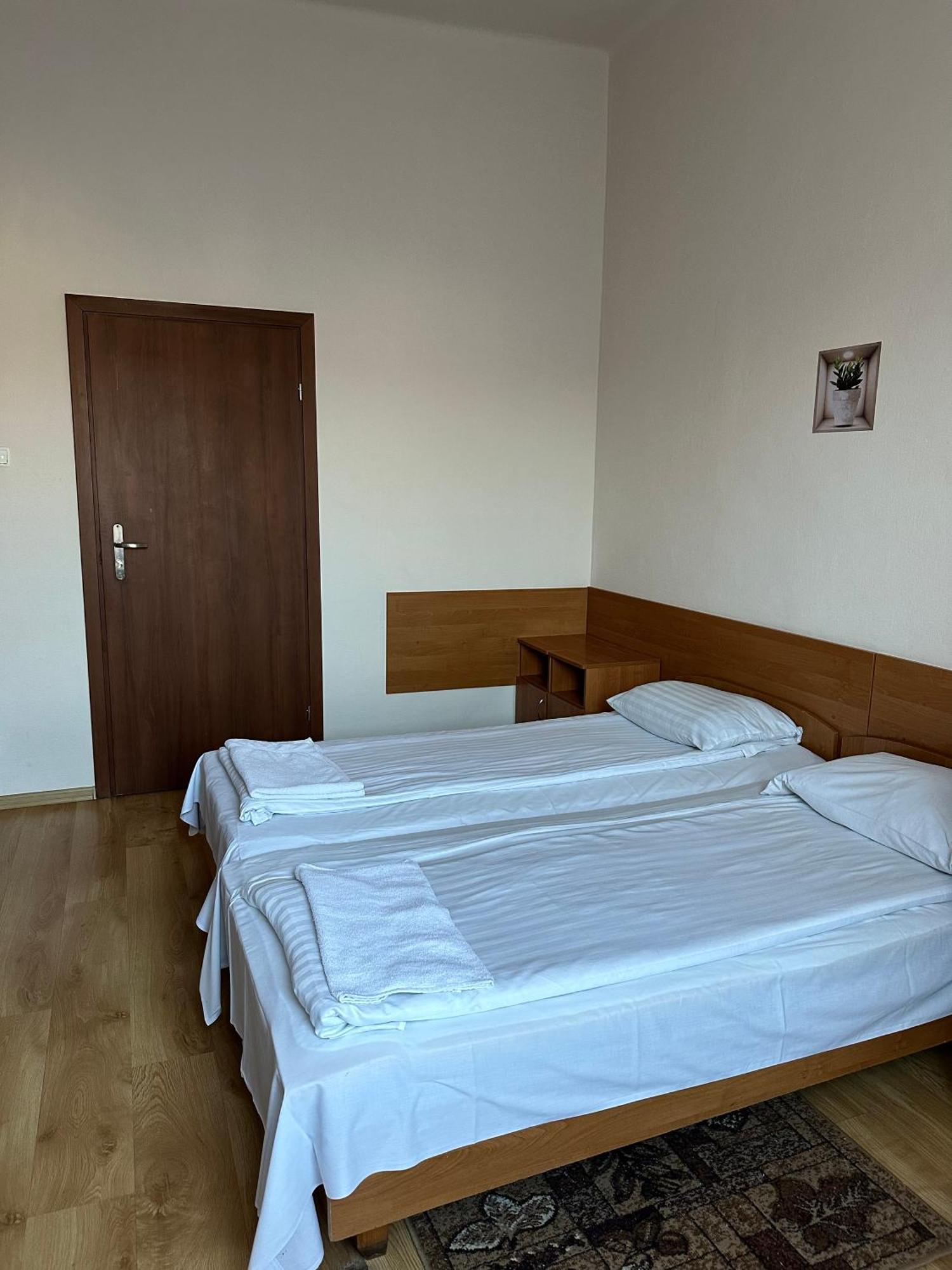 Hotel Haga Ченстохова Экстерьер фото