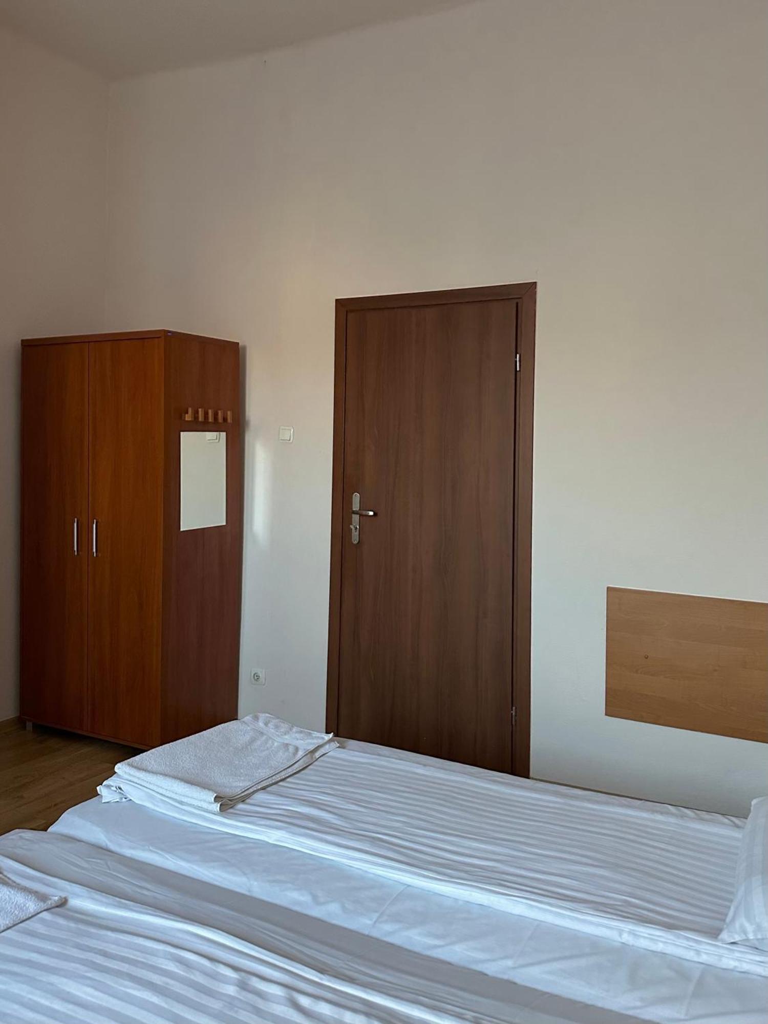Hotel Haga Ченстохова Экстерьер фото
